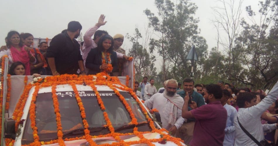 grand welcome of Olympics bronze medalist sakshi malik at rohtak