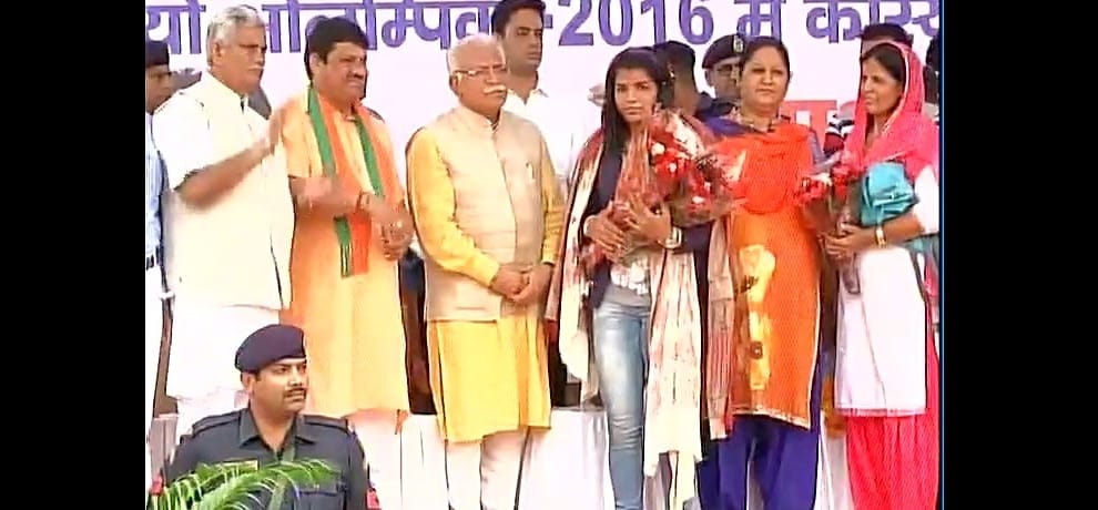 sakshi malik returns india, grand felicitation at bahadurgarh