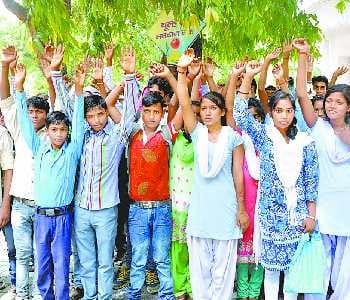 student protest against occupation in the school