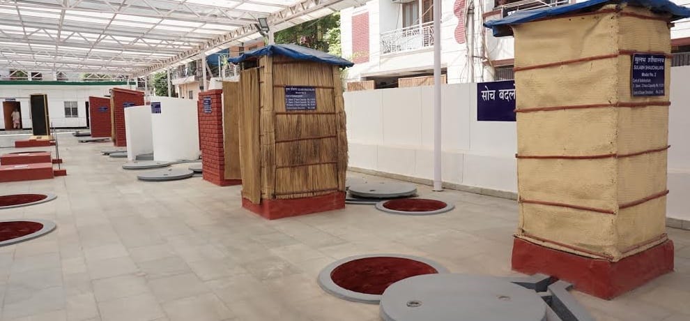 woment want to make toilet