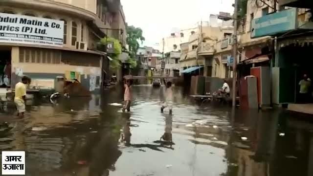 सीवर का पानी भरा