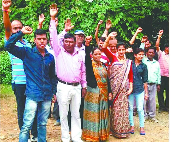 Villagers protesting against the Nagar Panchayat