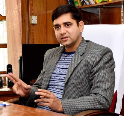 HP High Court Ask report on ASP Gaurav Singh and DC Transfer in Illegal Mining issue.