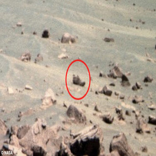 alien lose a shoe on Mars