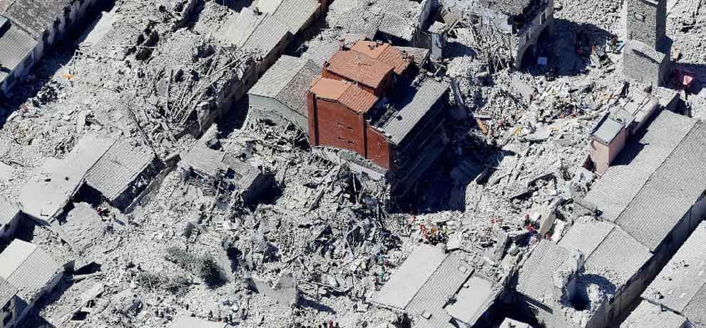 Powerful earthquake in Italy, 247 dead and dozens wounded