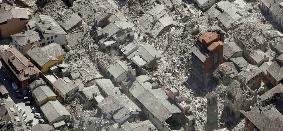Powerful earthquake in Italy, 247 dead and dozens wounded