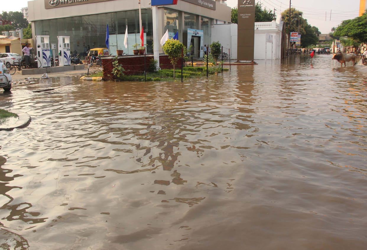 Cry of the waves in coastal areas in Varanasi
