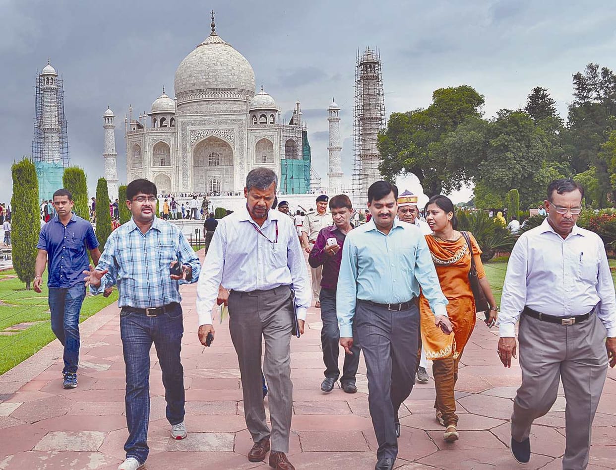 OSD of PMO came agra and moved Detour monument 