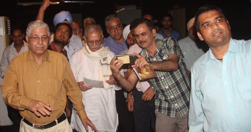 renowned lyricist guljar in chandigarh tagore theatre, special interview