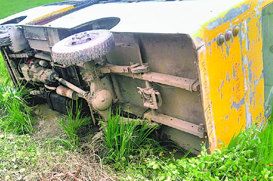 School bus upturned, 25 children injured