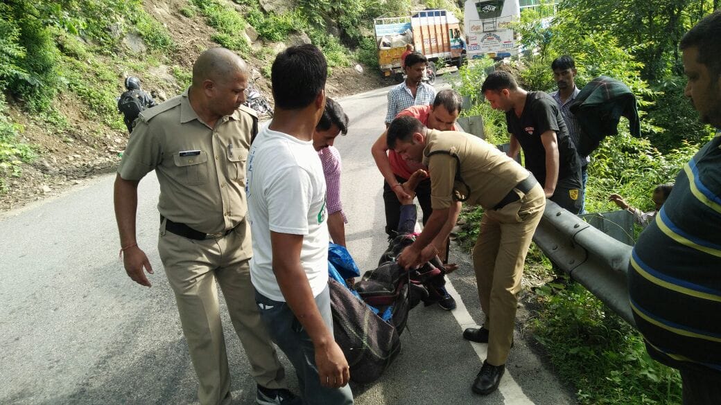truck fell into gorge, one died.