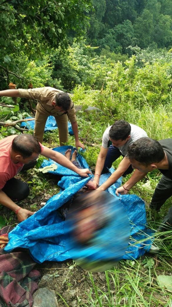 truck fell into gorge, one died.