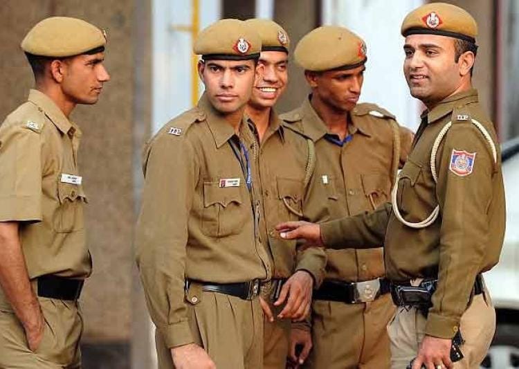 akhilesh yadav declares day off for up police