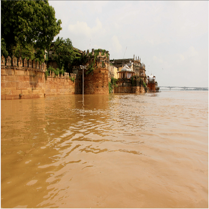  Frightening flooding of the Ganges in Varanasi, water reached the roof