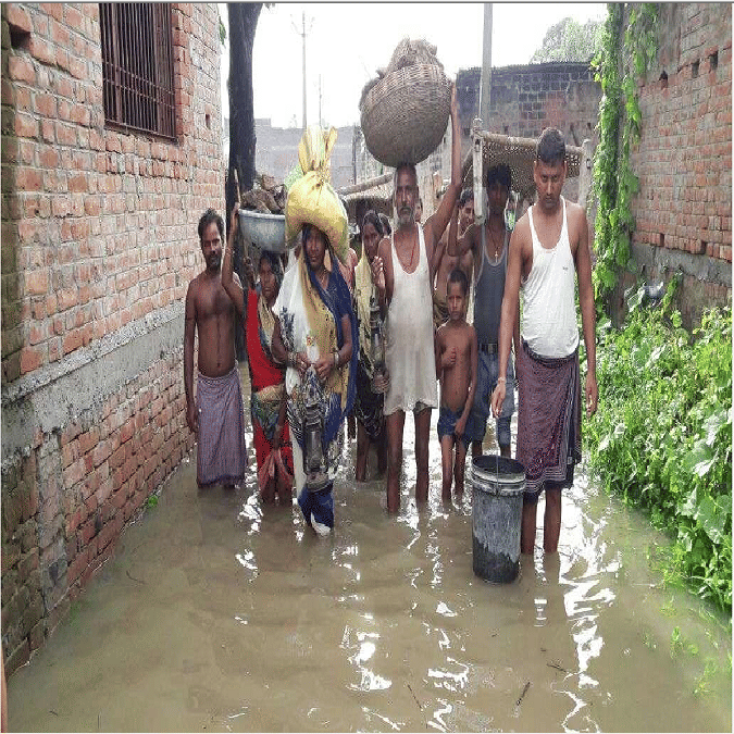  Frightening flooding of the Ganges in Varanasi, water reached the roof