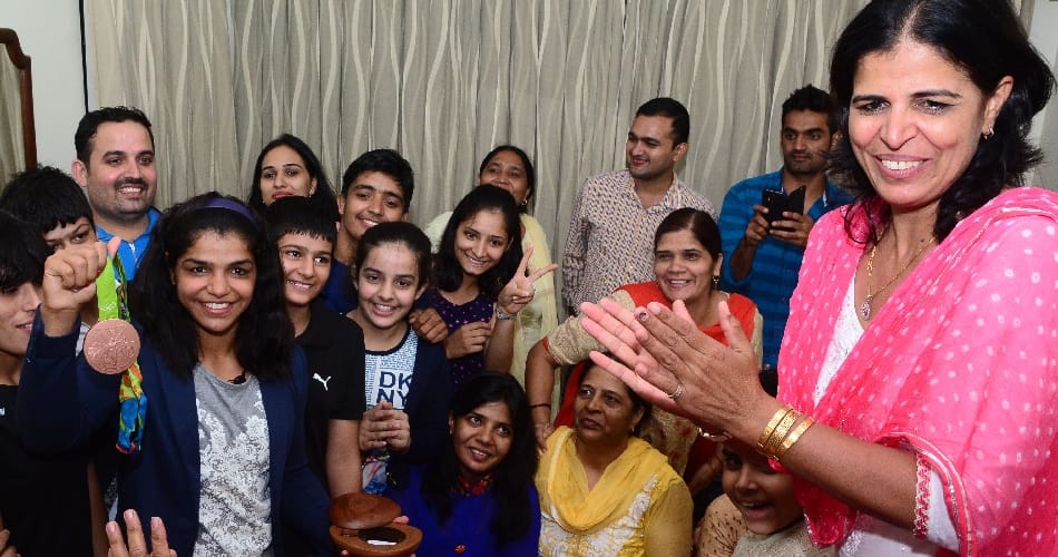 sakshi want family photo with sachin tendulkar