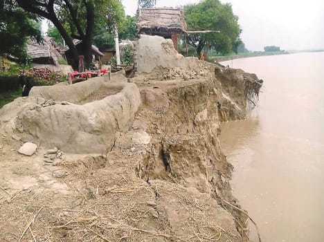The water level of the river and began closing rapidly Ramganga