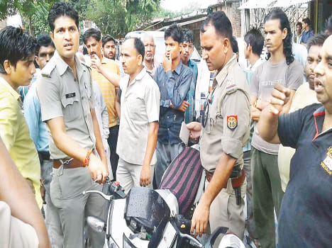  Student manipulating the beatings, two injured