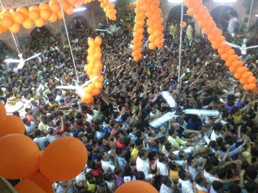 mangala aarti of krishna in banke bihari temple