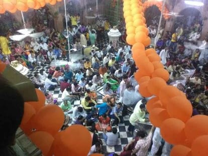 mangala aarti of krishna in banke bihari temple