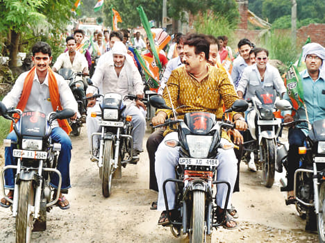 bjp workers took out tiranga rally