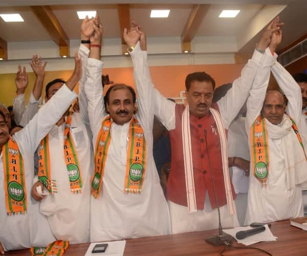  Congress and SP leaders join BJP.