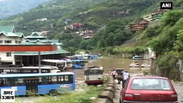 बस स्टैंड जल मग्न