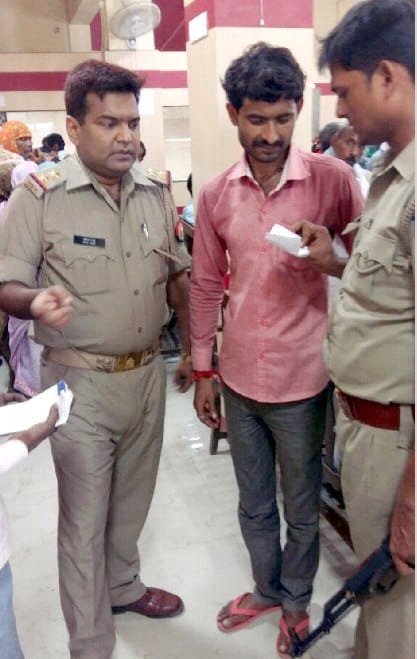 Sitapur border checking vehicles