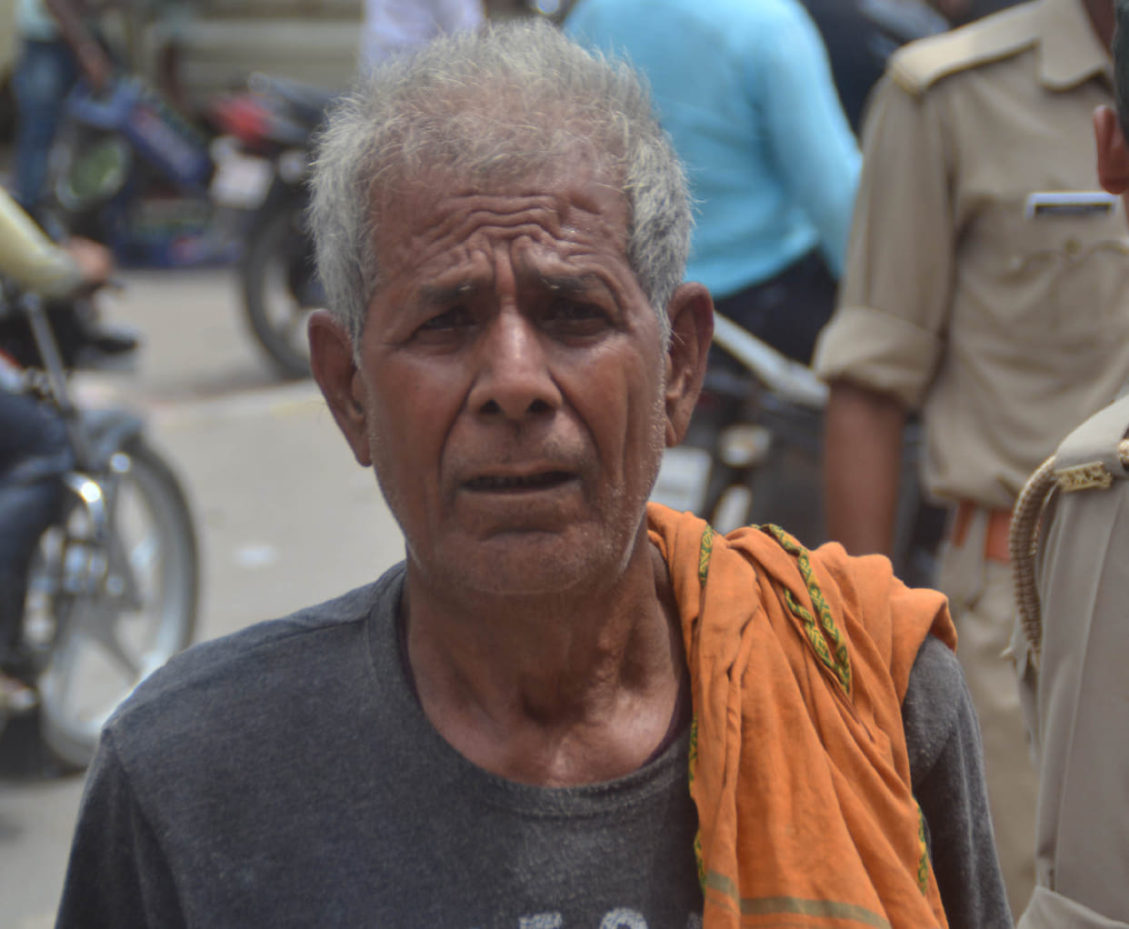 one lakh 40 thousand snatched