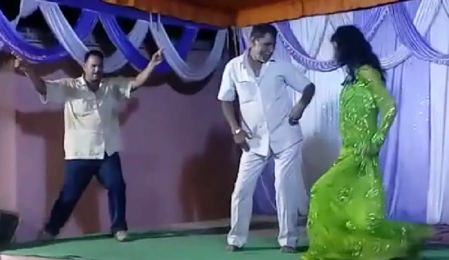 Bhatni station "Dirty Dancing", four suspended