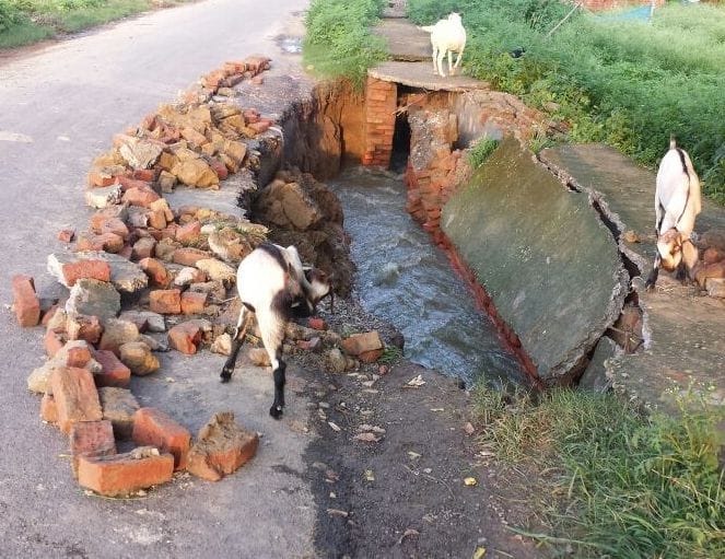 Sewer collapsed, are plagued passer