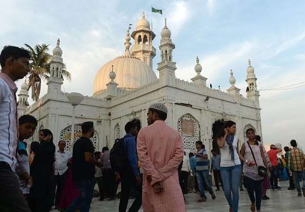Bombay High Court's historic decision, women can go in Haji Ali dargah