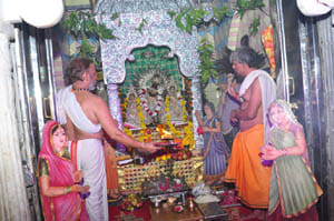  Kanhai household born , congratulations rang
