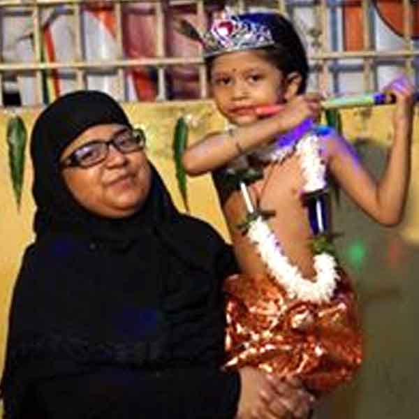 pictures of muslim women celebrate krishna janmashtami
