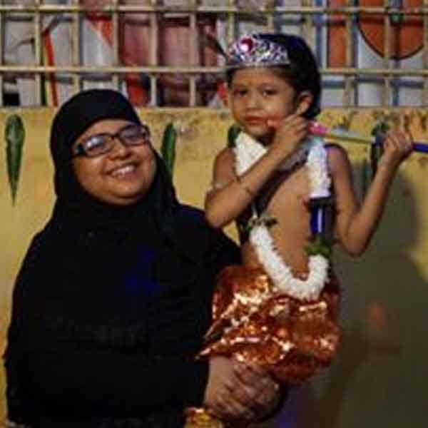 pictures of muslim women celebrate krishna janmashtami