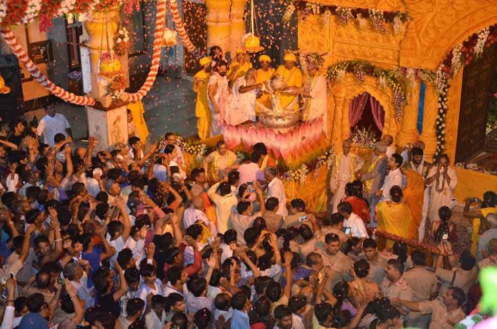 live picutures of krishna janmashtmi from mathura