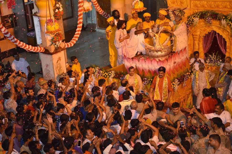 live picutures of krishna janmashtmi from mathura