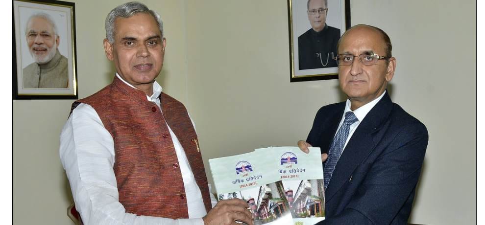 governor appreciated the hppsc chairman ks tomar for giving weightage to hindi language