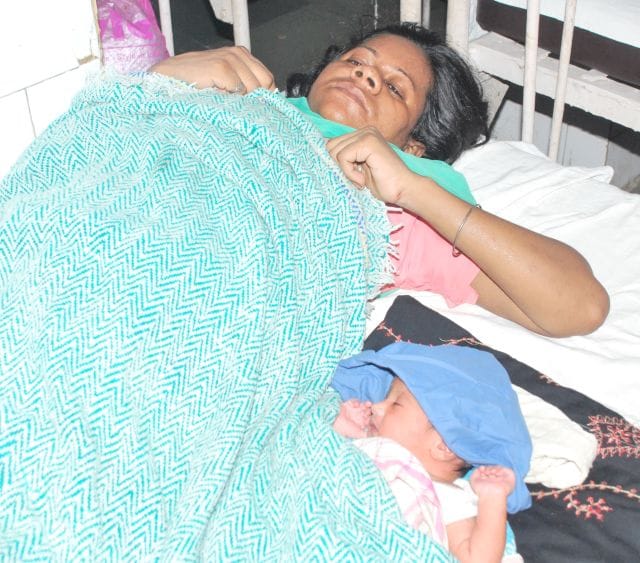The woman gave birth to a girl in a train