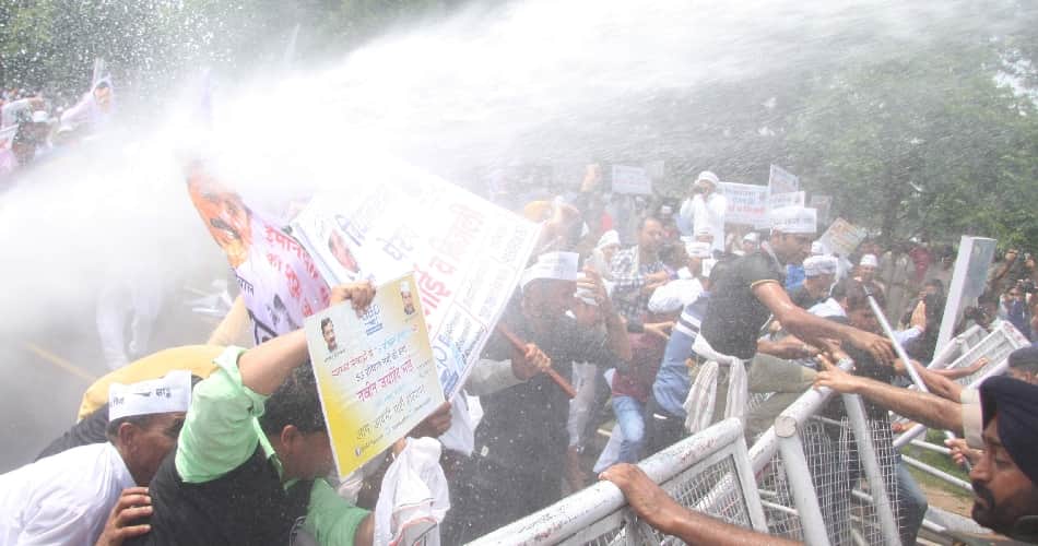 police, water cannon on aap protest rally at haryana assembly, chandigarh,