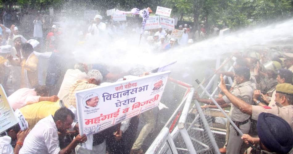 police, water cannon on aap protest rally at haryana assembly, chandigarh,