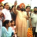 पठानकोट में आयोजित किसान चेतना रैली में संबोधित करते प्रताप सिंह बाजवा व अन्य कांग्रेसी नेता।