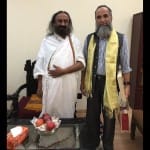 श्री श्री रविशंकर के साथ बुरहान का पिता