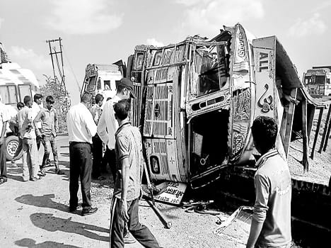 Trucks collided face to face, four injured