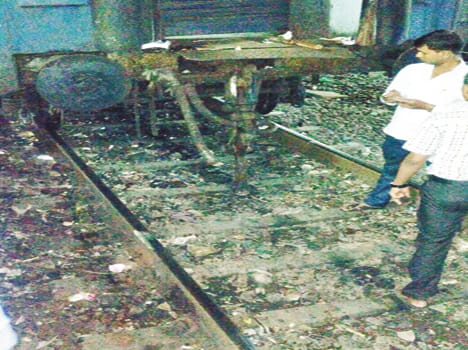 Ratnagiri Express divided into two halves