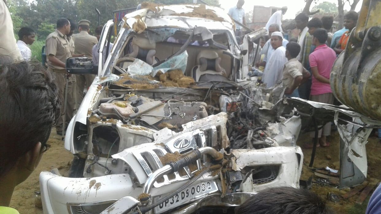 Eight died in an accident in ambedkarnagar.
