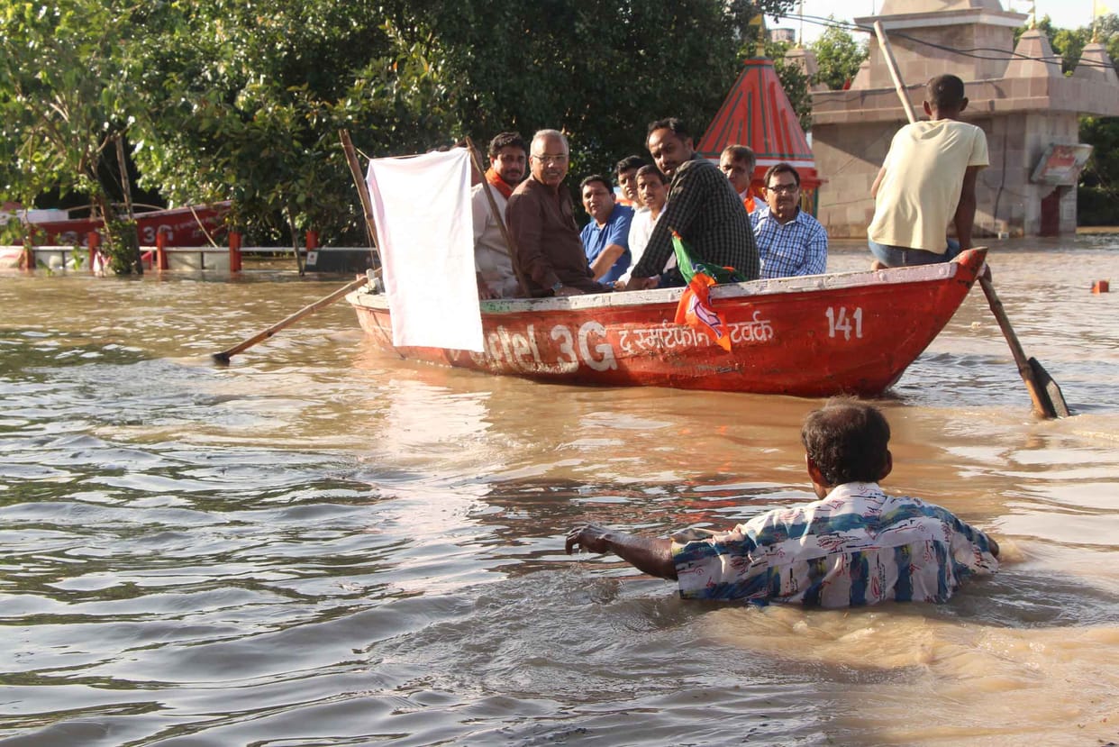 Giving dwindling flood large wounds