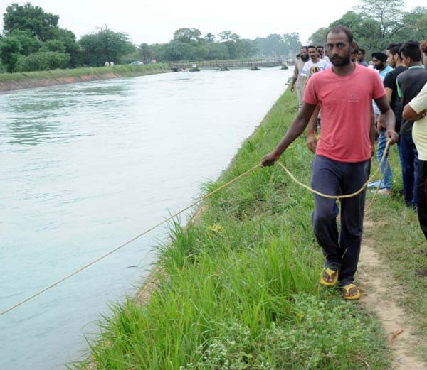 boy girl jumped in bhakhra canal with car after dispute on marriage and study