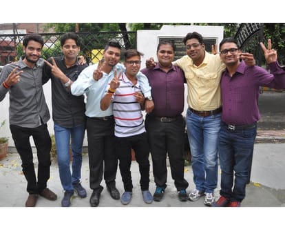 Vivek chaudhary topper in CS IIM Lucknow.