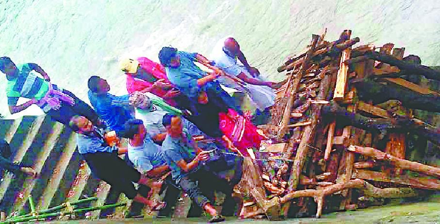 The granddaughter grandmother lit the pyre